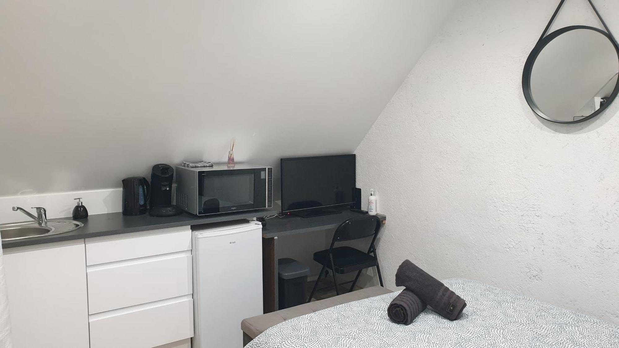 Au 36, Les Apparts Hotel Joigny Bagian luar foto