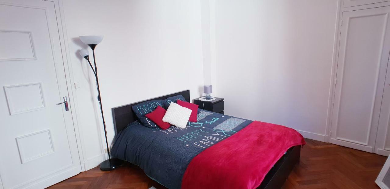 Au 36, Les Apparts Hotel Joigny Bagian luar foto