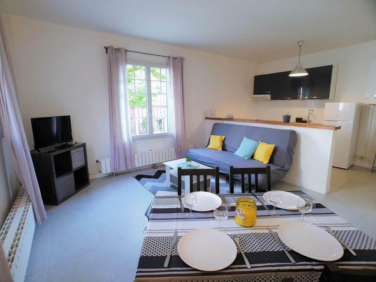 Au 36, Les Apparts Hotel Joigny Bagian luar foto