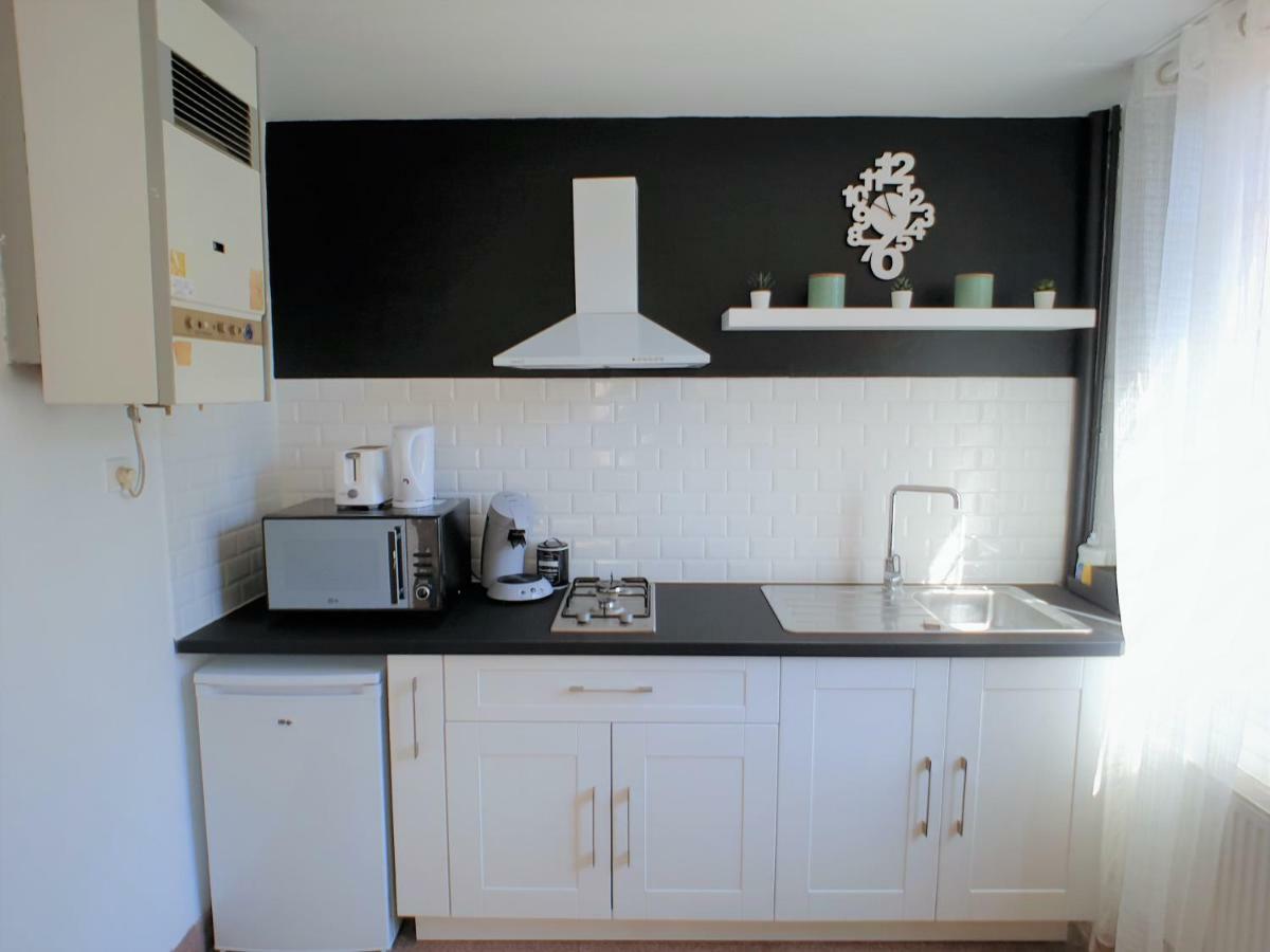 Au 36, Les Apparts Hotel Joigny Bagian luar foto