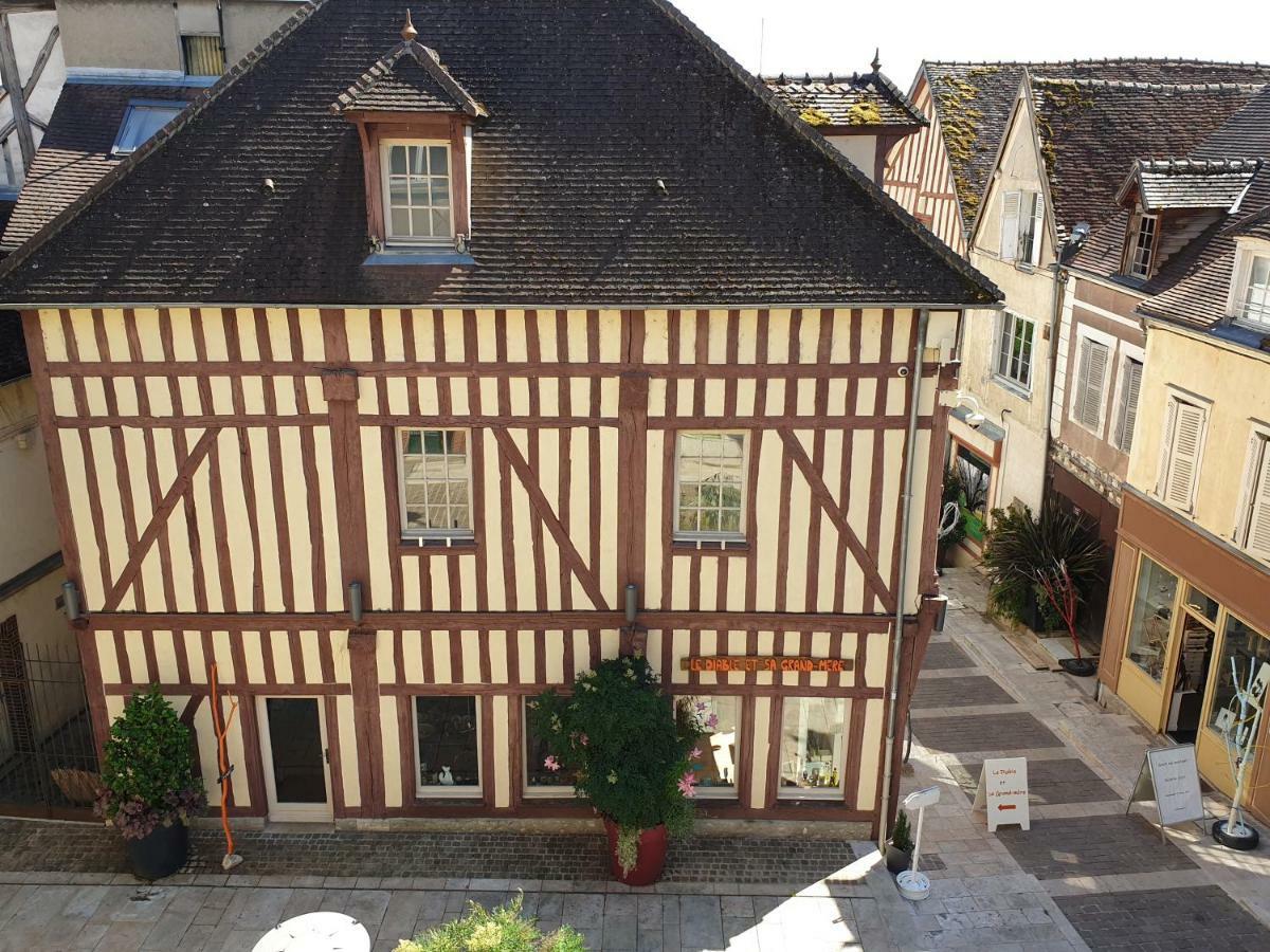 Au 36, Les Apparts Hotel Joigny Bagian luar foto