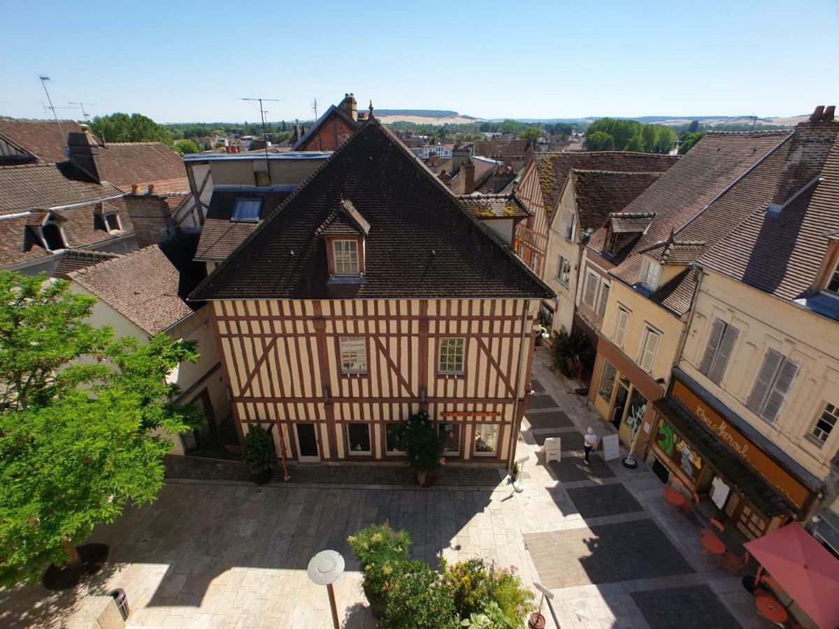 Au 36, Les Apparts Hotel Joigny Bagian luar foto