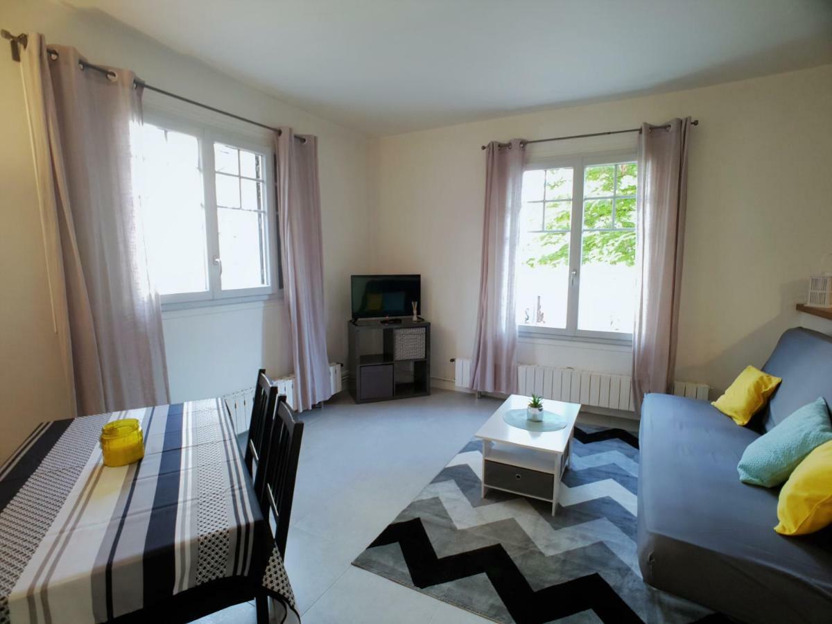 Au 36, Les Apparts Hotel Joigny Bagian luar foto