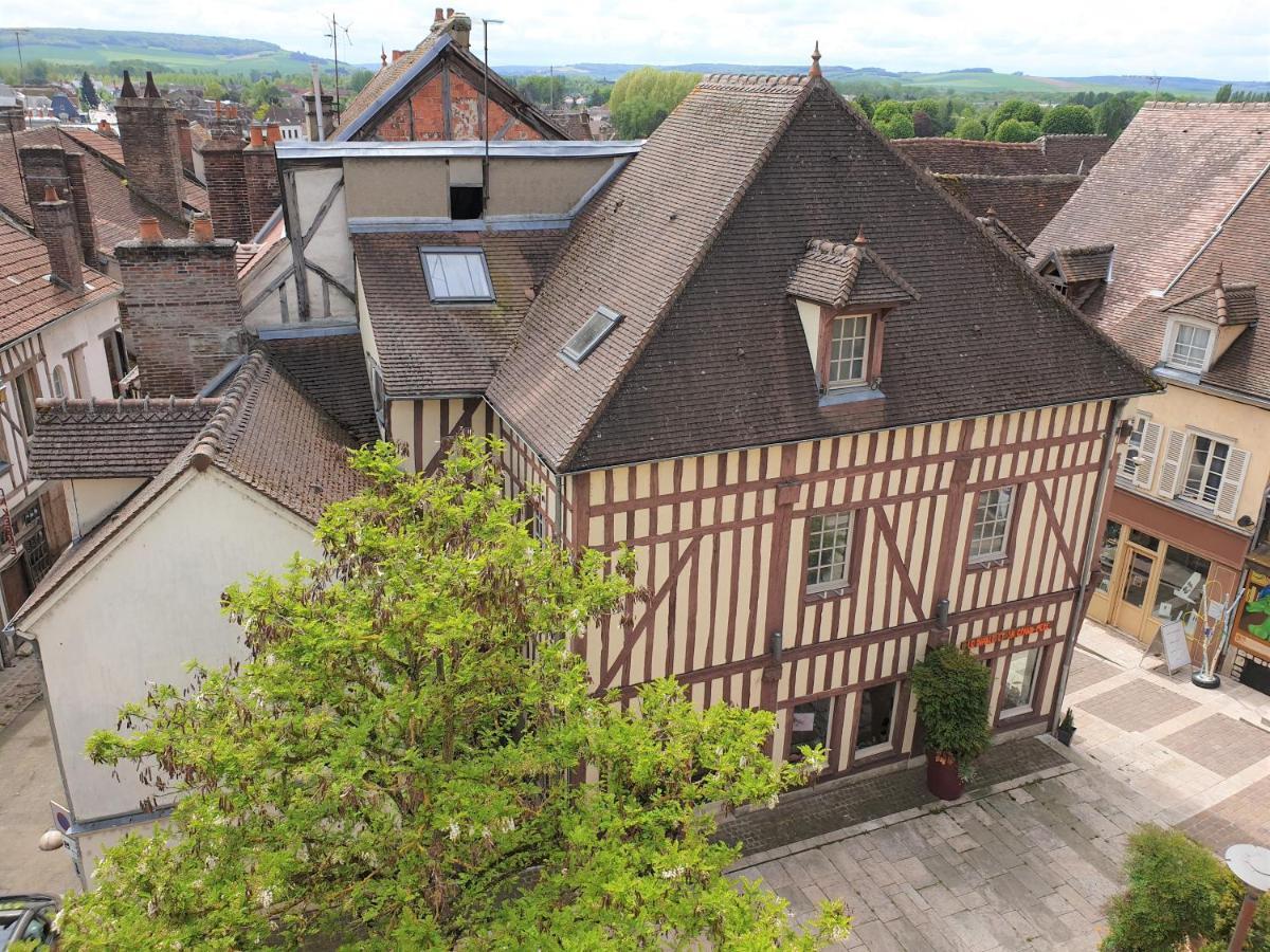 Au 36, Les Apparts Hotel Joigny Bagian luar foto